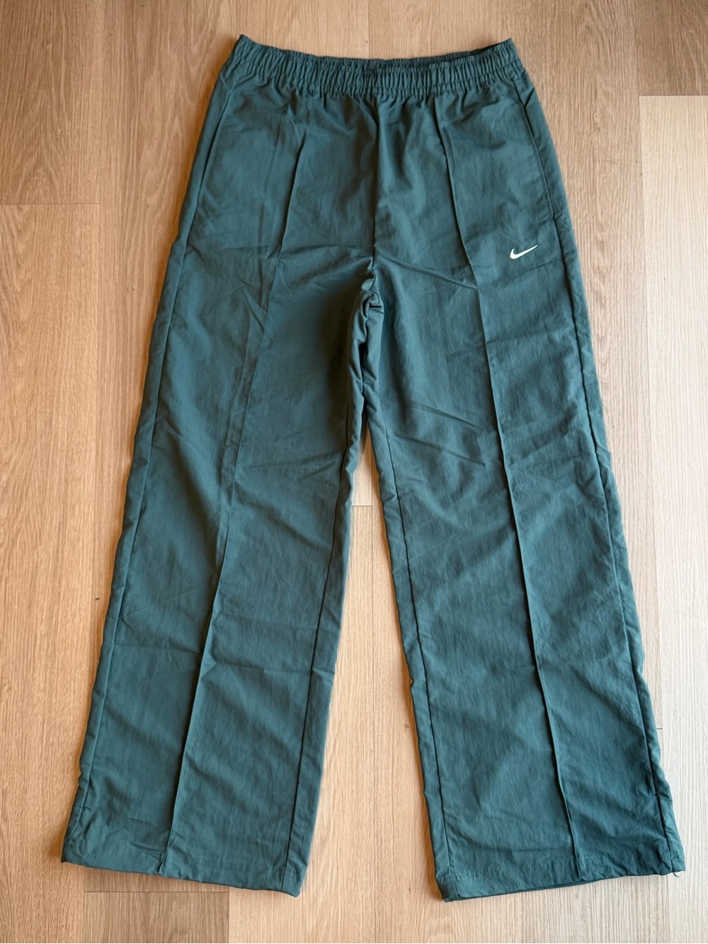 Nike Woman’s Sportswear Everything Wovens Mid-Rise Open-Hem Pants Size M